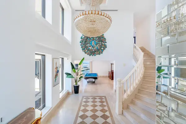 Vastgoed dubai van woestijn naar stad